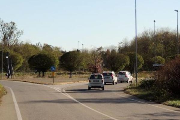 Rotatoria della “Meda”, al buio ancora per quanto?