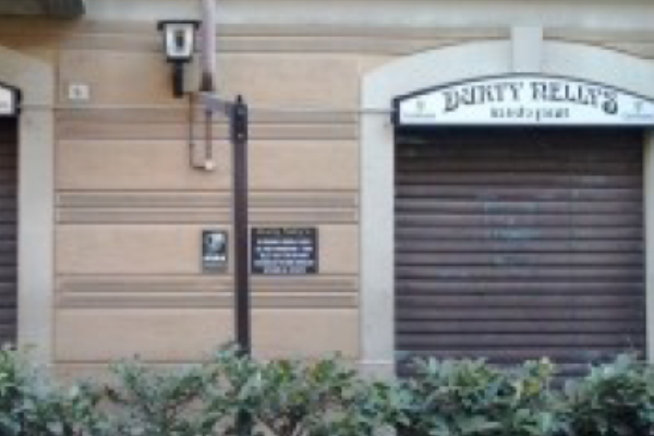 Troppi schiamazzi: i vicini si lamentano e il Comune fa chiudere il pub