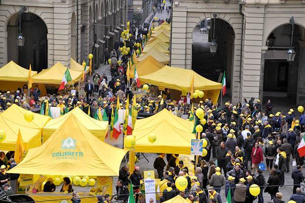 Allevatori novaresi in piazza a Pasquetta per difendere il comparto