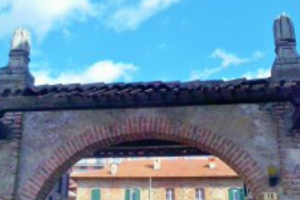 Camion danneggia il portone di palazzo d’Este