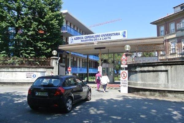 Ciclista in gravi condizioni  per un incidente davanti all’ospedale