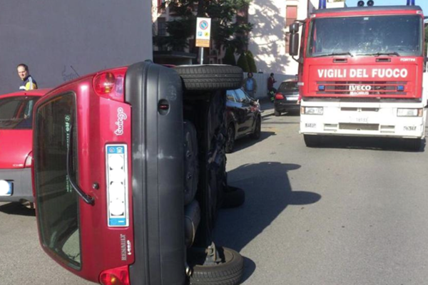 Due feriti in un incidente in via Zara