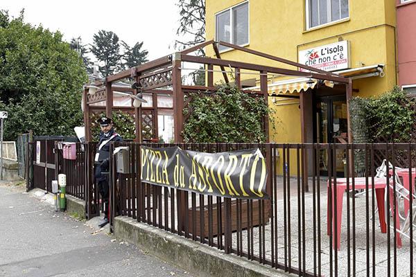 Furto in una pizzeria di viale Giulio Cesare