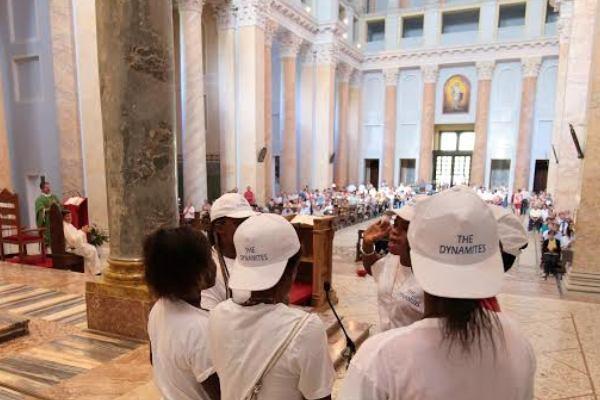 Il coro delle profughe nigeriane simbolo della Festa della Donna