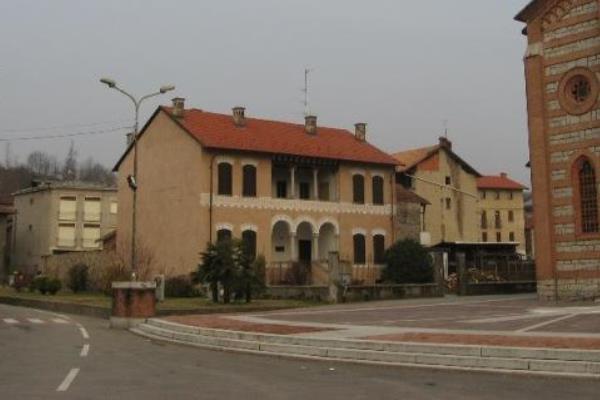 Nella piazza di Santo Stefano ora la sosta è “disciplinata”
