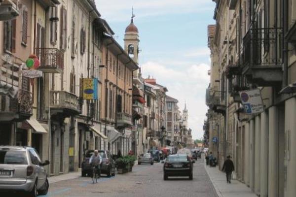 Petizione online per riaprire al traffico il centro storico di Borgomanero