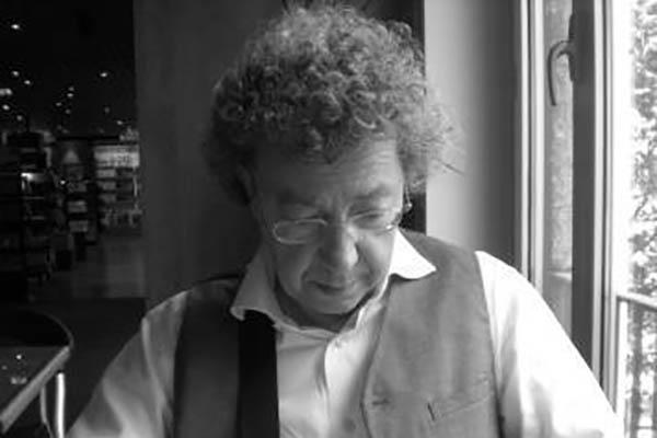 Si accascia a terra mentre passeggia in centro, dramma a Borgomanero