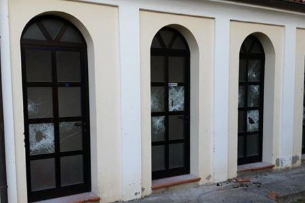 Tre mila euro per sistemare il parco preso di mira dai vandali