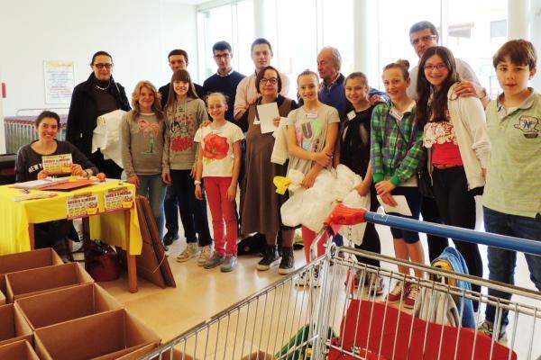 Borgomanero generosa come non mai nella raccolta alimentare per la Caritas