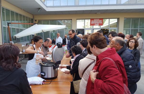 Festa per tutti al mercato coperto
