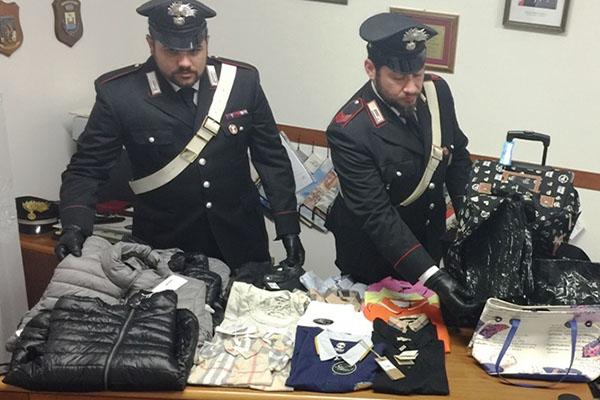 In tre nei guai: hanno rubato vestiti e indumenti per oltre 6mila euro