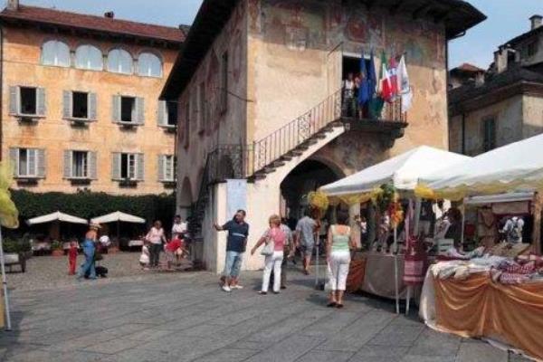 “La piazza è un luogo di aggregazione, non un campo da calcio”