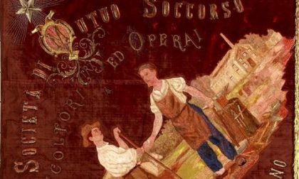 Le bandiere del Mutuo Soccorso recuperate grazie alla Fondazione con sede a Borgomanero
