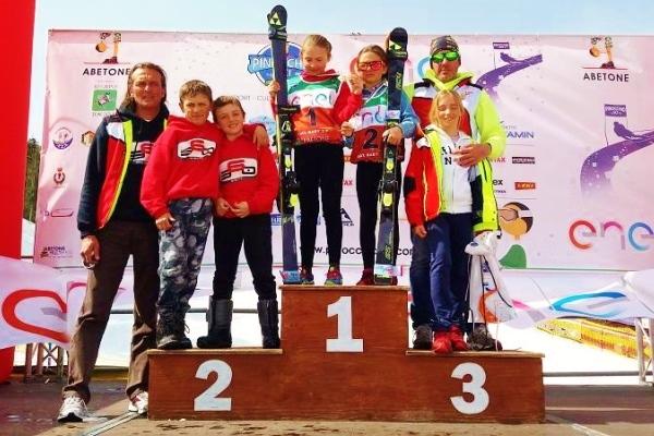 Le due sorelline sciatrici sbancano la gara internazionale che ha lanciato i grandi campioni