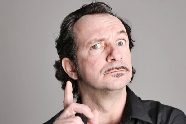 Magia e comicità: è Obbiettivo Risata di aprile