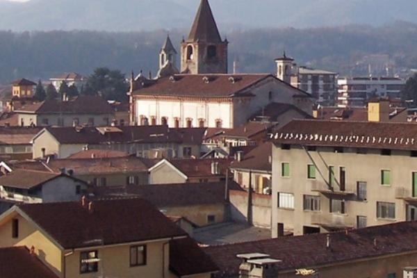 Nuova banca a Borgomanero