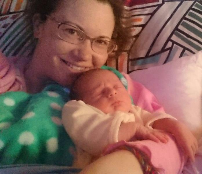 Oleggio: bimbo ha fretta di nascere e viene alla luce in casa