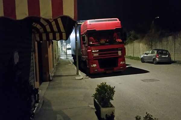 Proteste dei residenti in via Bovio