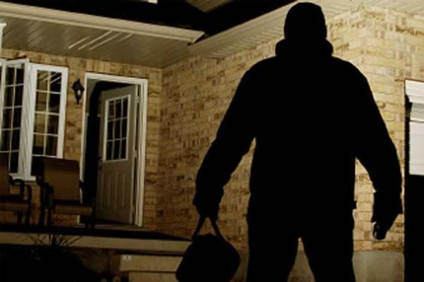 “Quegli strani simboli anche sul mio citofono”