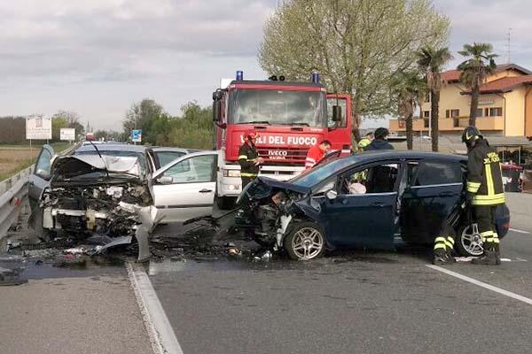 Regionale 11 chiusa per un incidente tra due vetture