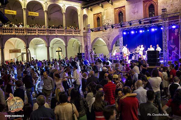 Torna “My Sweet Moon Deena”