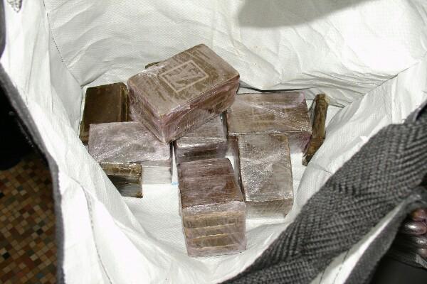 Arrestato in un parcheggio con 10 chili di droga