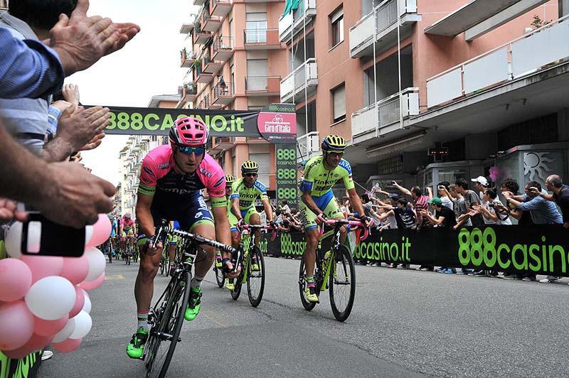 Giro d’Italia: Novara e Trecate tornano a vestirsi di rosa