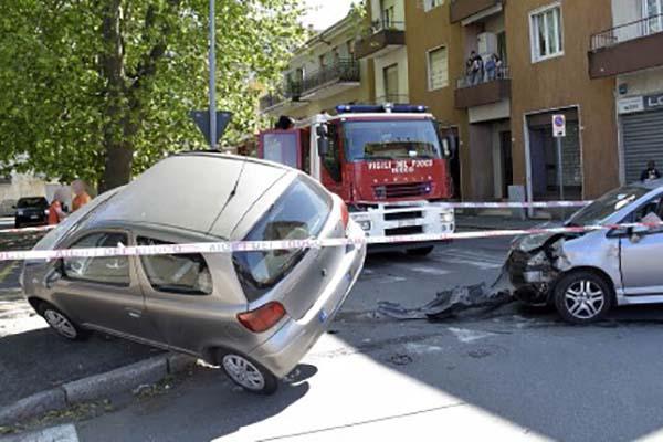 Incidente in via Beltrami: coinvolto anche un neonato