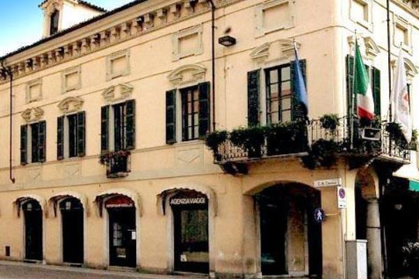 Multe fino a 500 euro per chi chiede l’elemosina insistentemente a Borgomanero