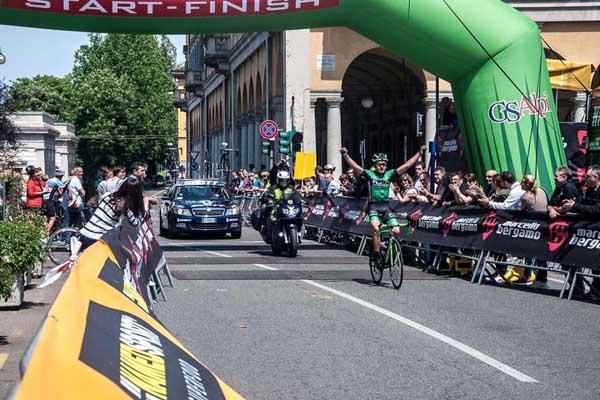 Novara invasa dai ciclisti per la Gran Fondo