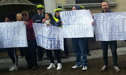 Protestano i commercianti del mercato coperto