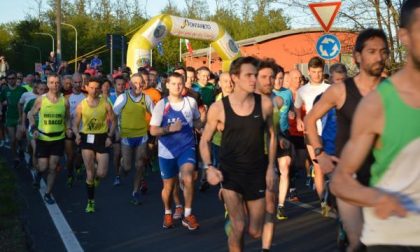 Quasi in 800 al via della corsa organizzata dalla Cri Borgomanero