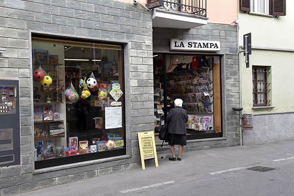 Spaccata all’edicola di Lumellogno