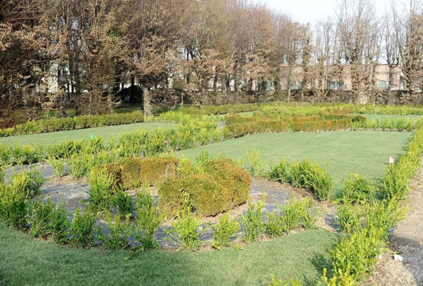 Trecate, riaperto il giardino all’italiana di Villa Cicogna