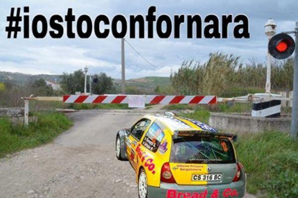 Un borgomanerese guida la “rivolta” contro le code al passaggio a livello