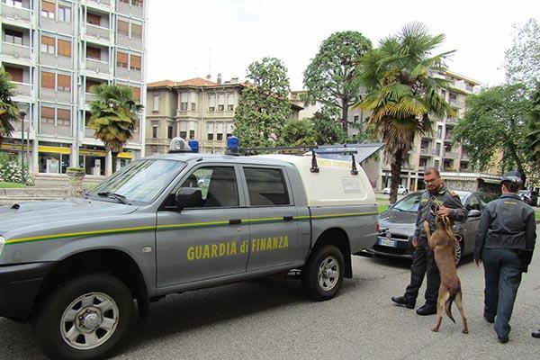 Attività di contrasto allo spaccio di droga a Borgomanero da parte della Finanza