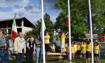 Bandiere in dono per il "compleanno" della Repubblica