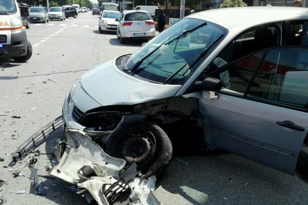 Carambola di auto in corso della Vittoria
