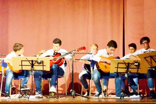 Chitarre e danza, spettacolo unico a Cureggio