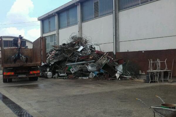 Controlli Polfer contro i furti di rame: gli agenti scoprono una serie di infrazioni in una ditta