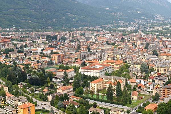Denunciata una donna ubriaca che infastidiva clienti e camierieri di un locale a Domodossola