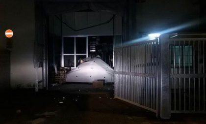 Furto notturno in azienda e rocambolesco inseguimento