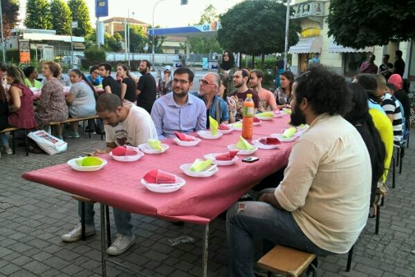 IftarStreet in piazza a S. Agabio: condivisione e conoscenza tra musulmani e parrocchiani