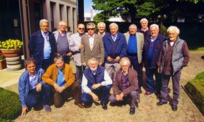La fabbrica è chiusa da tempo, ma i dipendenti si incontrano ancora