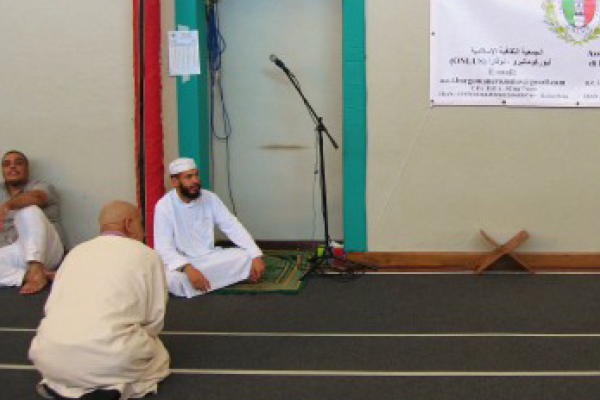 Ramadan, in centinaia aspettano la nuova sede