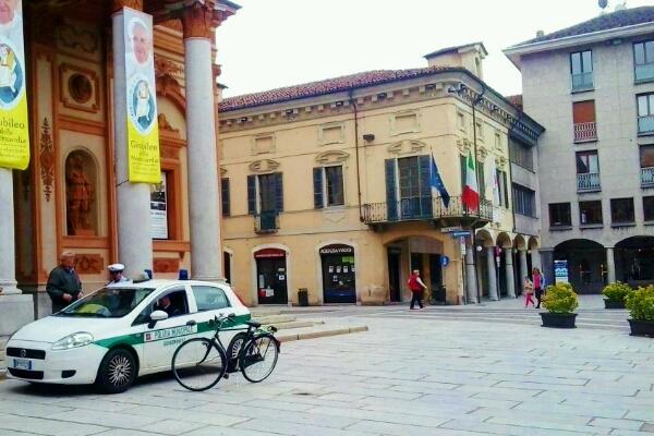 Scippato, insegue (e prende) il ladro