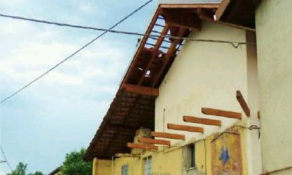 Violento nubifragio, case scoperchiate