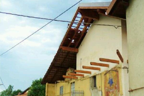 Violento nubifragio, case scoperchiate