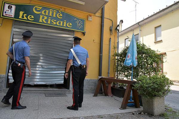 Casalgiate: ‘spaccata’ al bar di via Castello
