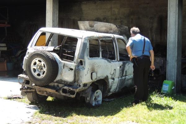 Incendio all’azienda agricola, jeep distrutta dalle fiamme